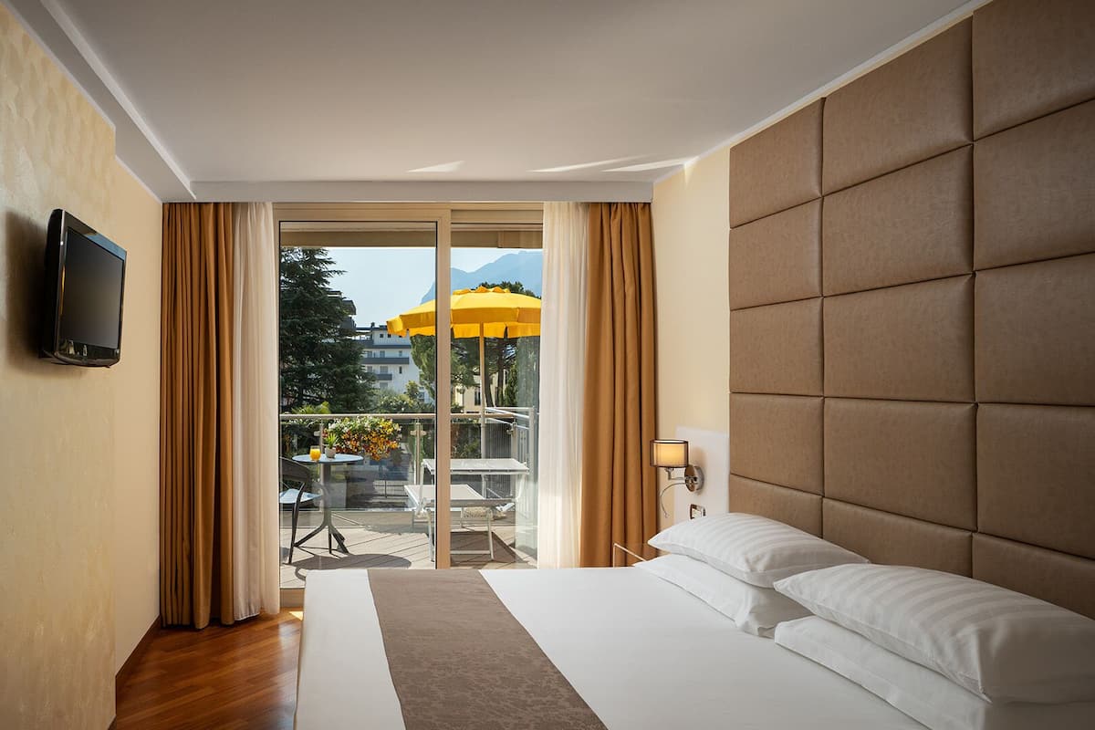 Superior Double or Twin Room, Terrace | Minibar, in-room safe, desk, laptop workspace