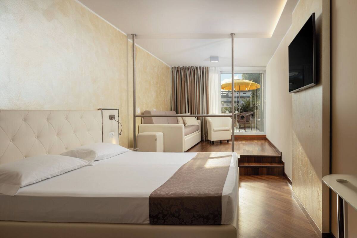 junior triple room, terrace | 1 bedroom, minibar, in-room safe, desk