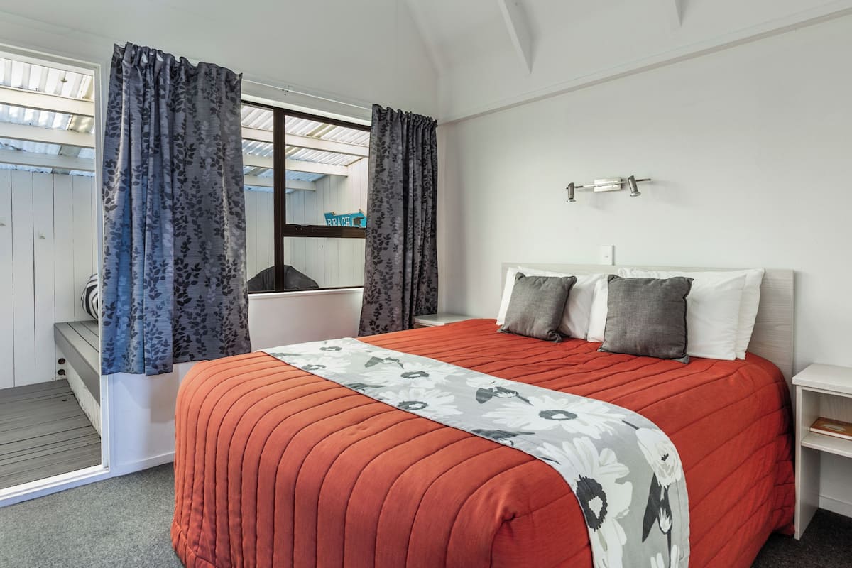 Deluxe One Bedroom Suite | 書桌、遮光窗簾/窗簾、熨斗/熨衫板、免費 Wi-Fi