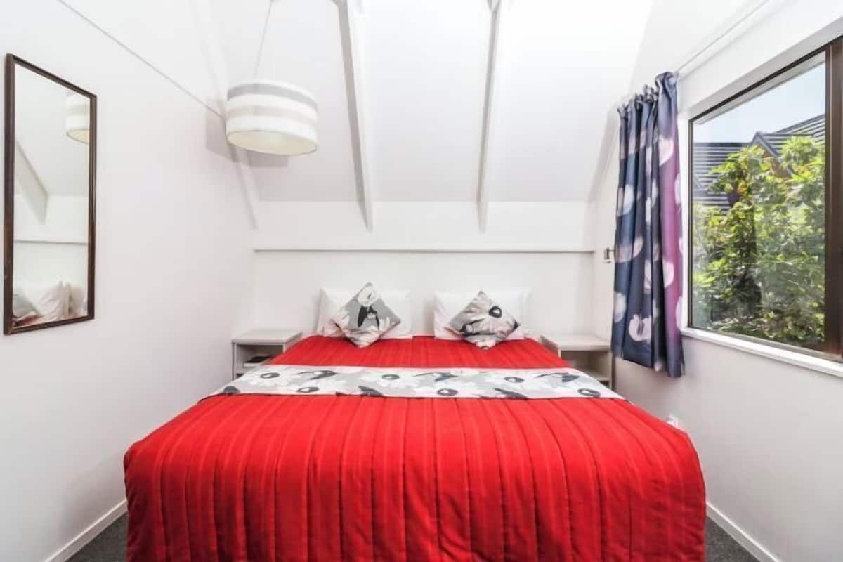 2 habitaciones, escritorio y cortinas blackout