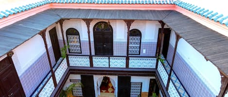 Kiến trúc tòa nhà