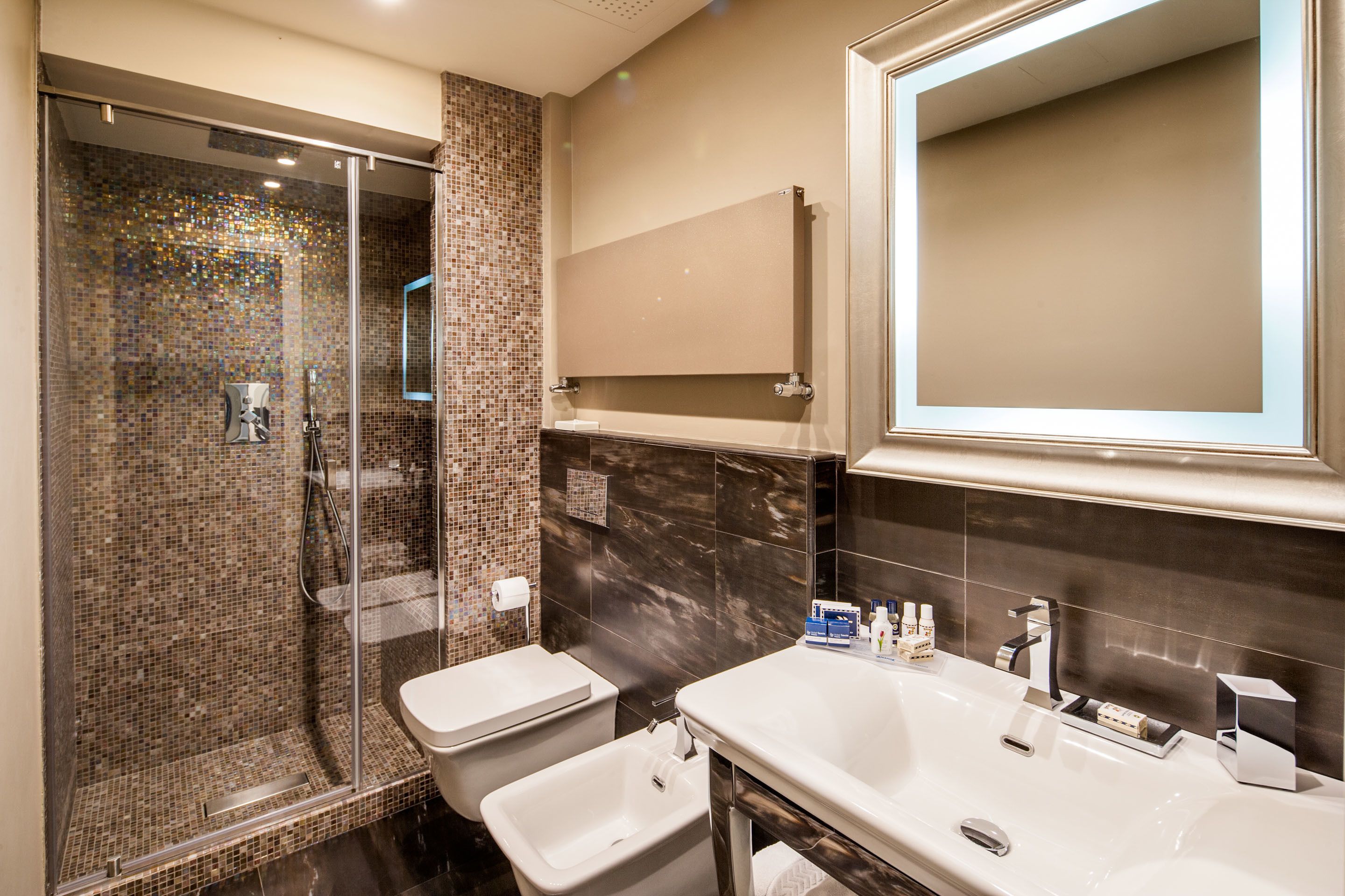 superior double room, sea view | bathroom | free toiletries, hair dryer, slippers, bidet