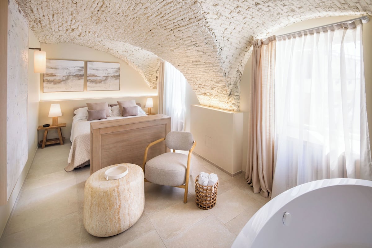 Suite vista mare Steva | Select Comfort beds, minibar, in-room safe, desk