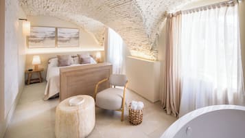 Suite vista mare Steva | Senger med Select Comfort-madrass, minibar, safe på rommet og skrivebord