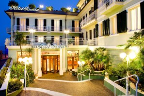 Front of property - evening/night - Hotel Savoia (Alassio)