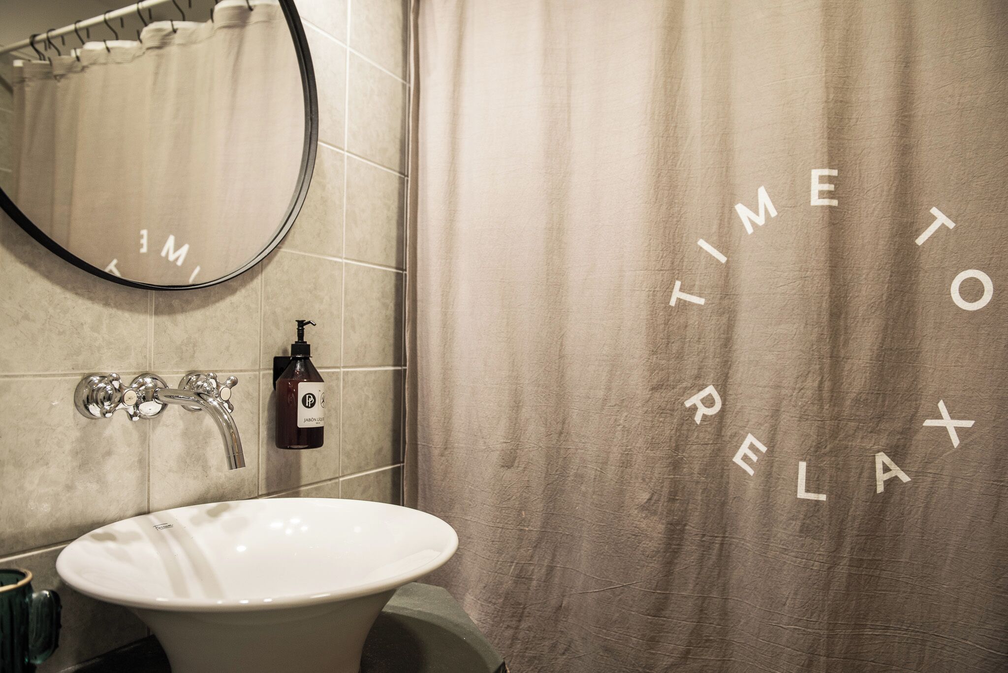 standard double or twin room | bathroom | combined shower/bathtub, deep-soaking bathtub, hair dryer, bidet