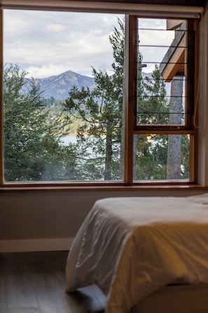 Standard Double or Twin Room | 11 bedrooms, minibar, in-room safe, iron/ironing board - Peninsula Petit Hotel (San Carlos de Bariloche)