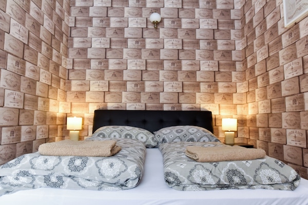 Design Apartment, 2 Bedrooms, Kitchen | Individually decorated, individually furnished, desk, soundproofing