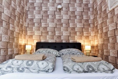 Corvin Point Rooms and Apartments