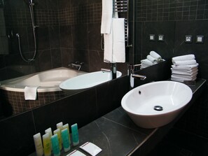 Classic Double Room | Bathroom