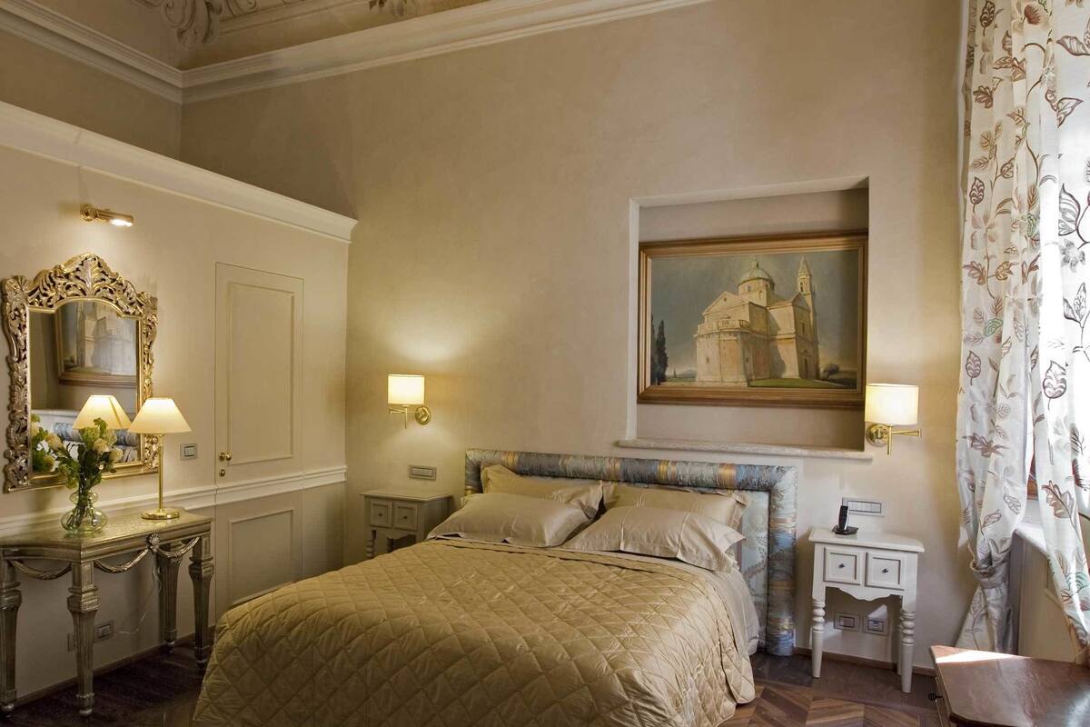 Free minibar, in-room safe, free cots/infant beds, free WiFi