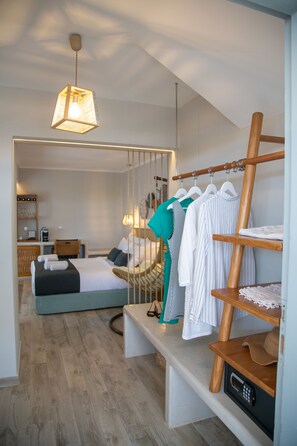 Suite, Terrace, Partial Sea View | Egyptian cotton sheets, premium bedding, down duvets, pillow-top beds - Glykeria Mini Suites (Santorini)