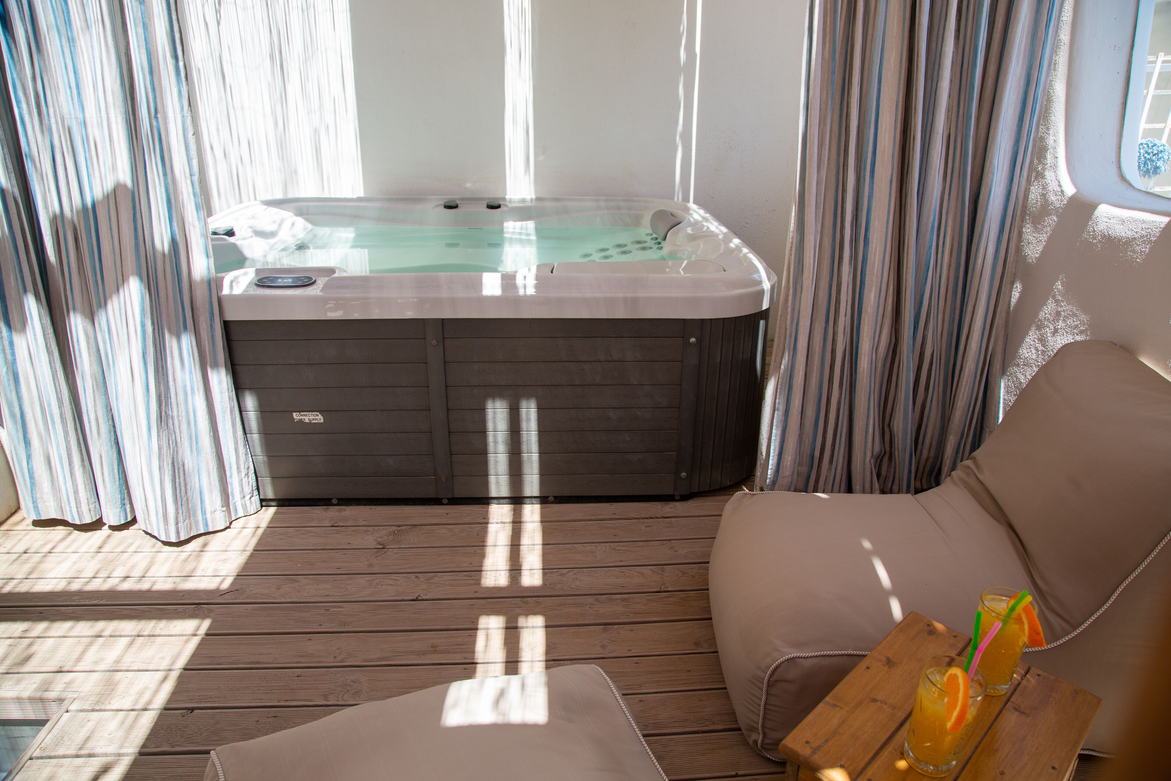 suite (private outdoor hot tub) | private spa tub