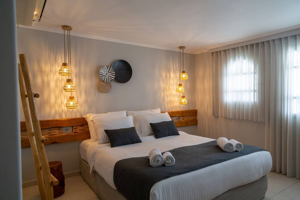 Superior Suite, Balcony, Sea View | Egyptian cotton sheets, premium bedding, down comforters, pillowtop beds
