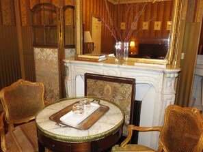 Pillow-top beds, minibar, in-room safe, individually decorated - Hôtel Windsor Home (Paris)