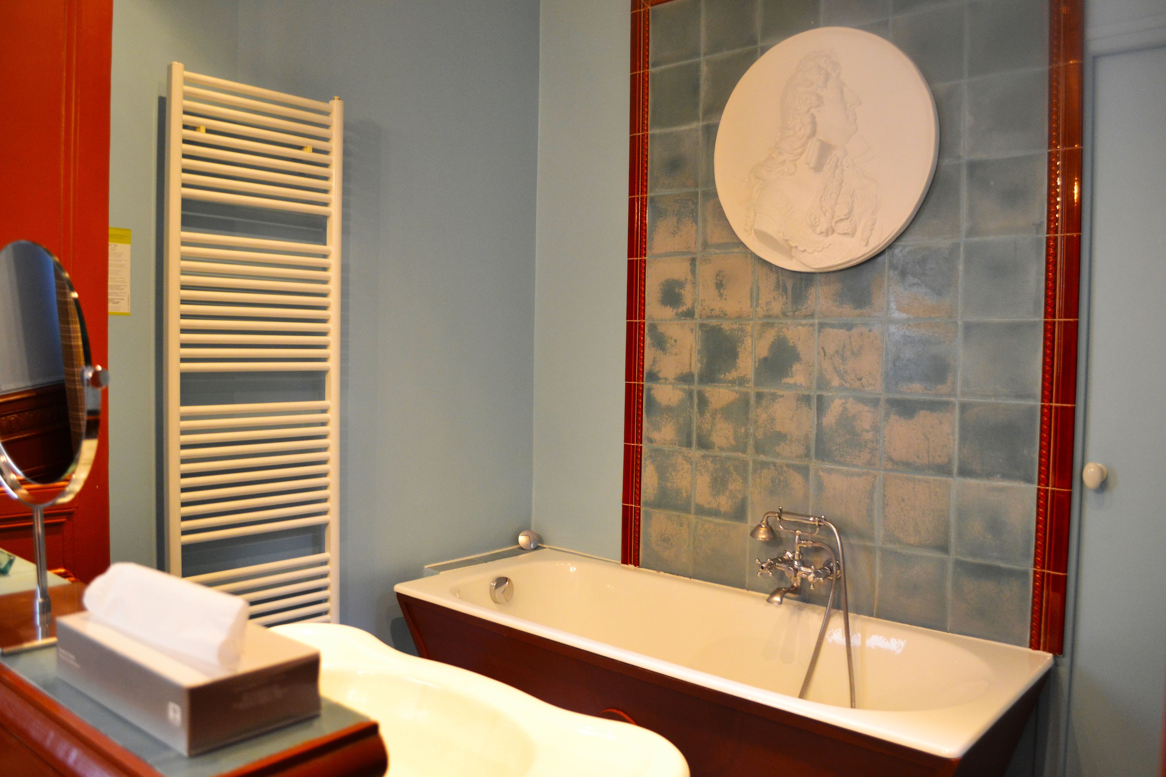 luxury single room | deep-soaking bathtub