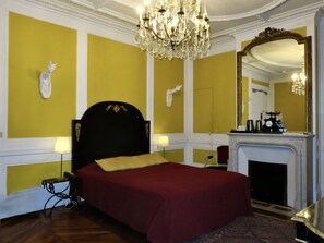 Pillow-top beds, minibar, in-room safe, individually decorated - Hôtel Windsor Home (Paris)