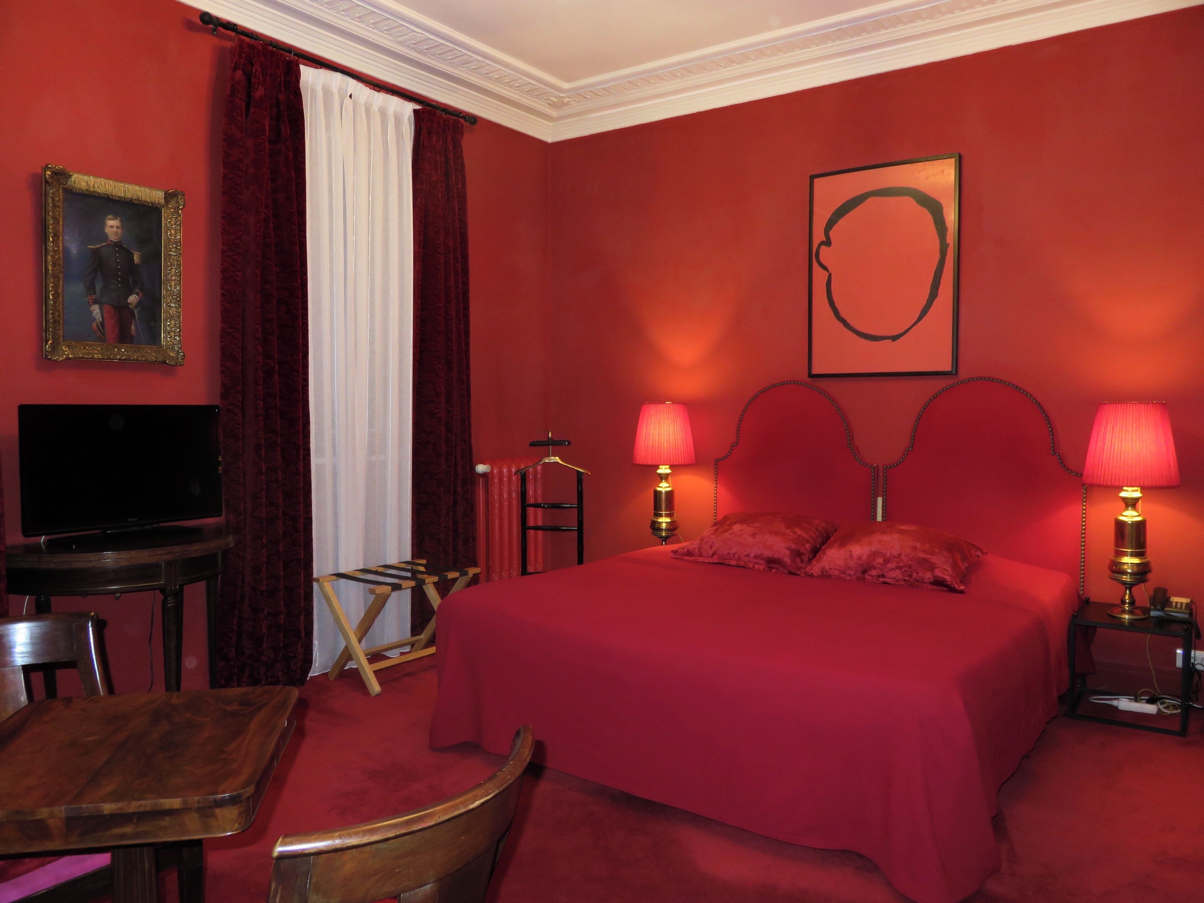 Surmatelas, minibar, coffres-forts dans les chambres