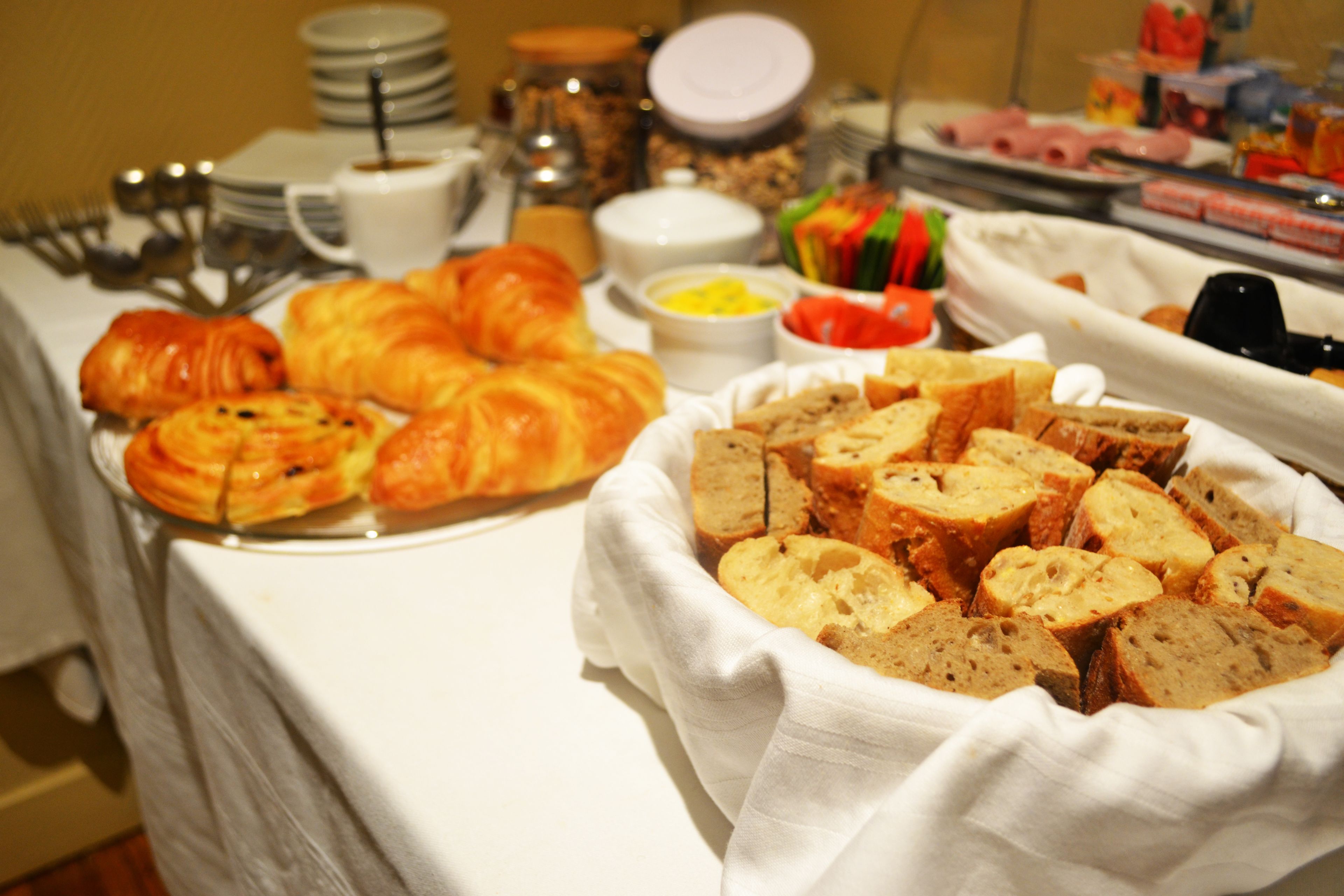 daily full breakfast (eur 20 per person)