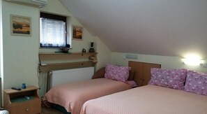 Trippelrum | Ljudisolering, strykjärn/strykbräda och gratis wi-fi