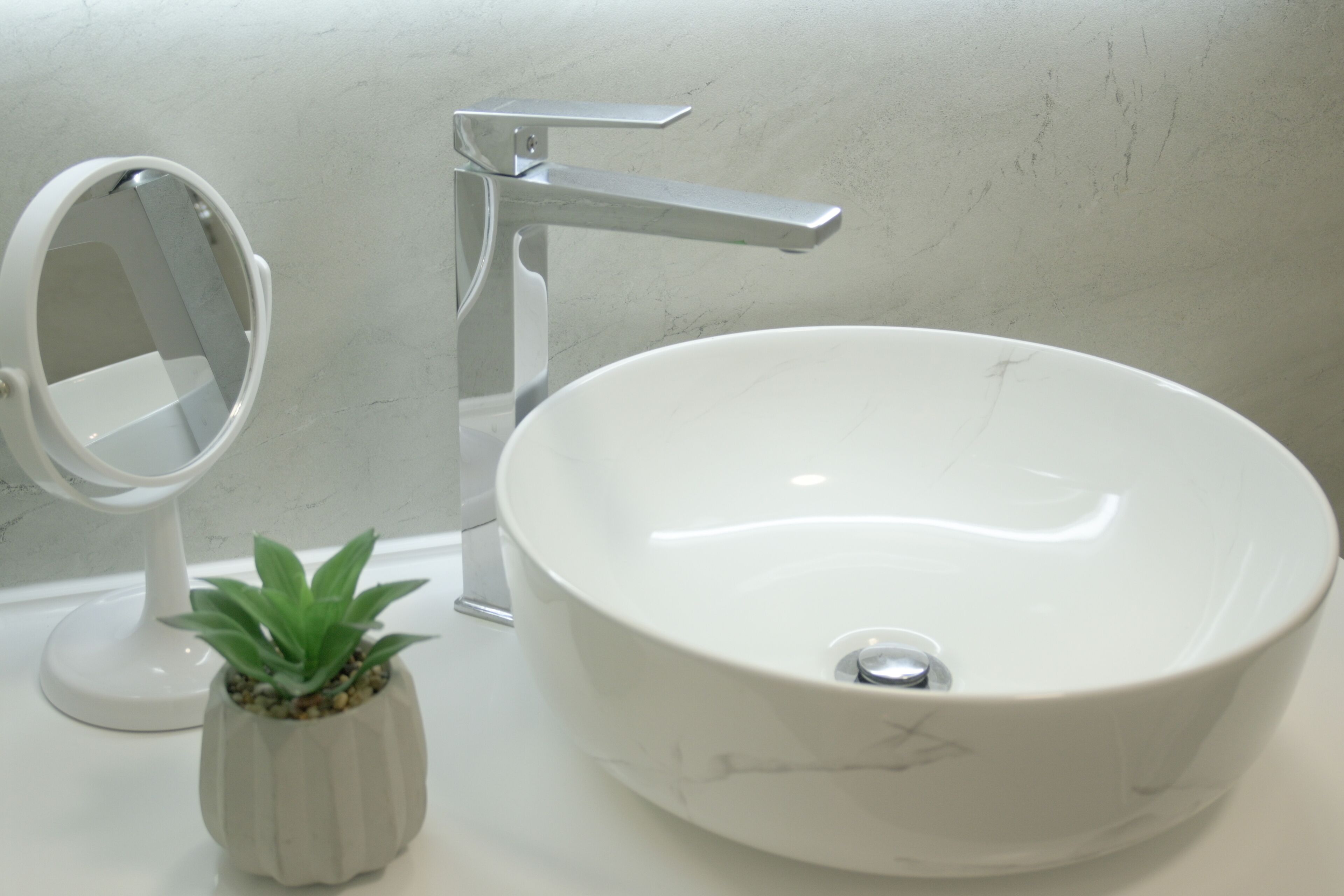 shower, hydromassage showerhead, free toiletries, hair dryer