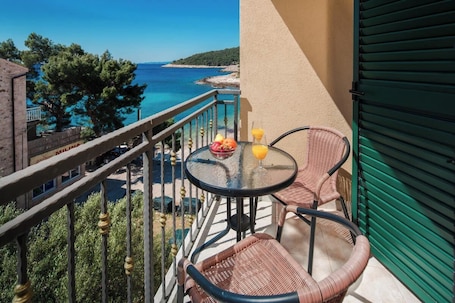 Comfort Double Room, 1 Queen Bed, Balcony, Partial Ocean View (Side/ Partial Sea View) | Terrace/patio. Hotel Fortuna