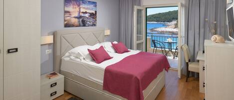 Suite, Balcony (Sea View) | 1 bedroom, in-room safe, desk, laptop workspace