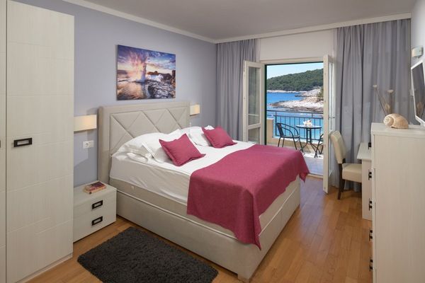 Suite, balcón (Sea View) | Caja fuerte, escritorio, espacio para trabajar con un portátil