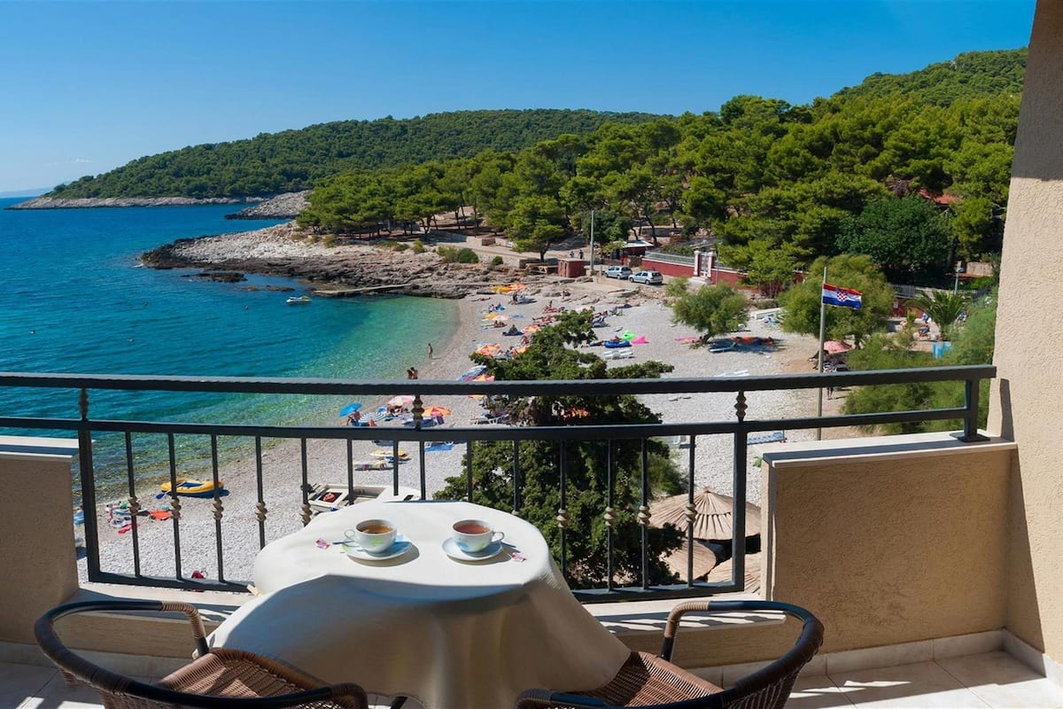 Superior tweepersoonskamer, balkon (Sea View) | 1 slaapkamer, een kluis op de kamer, een bureau, een laptopwerkplek