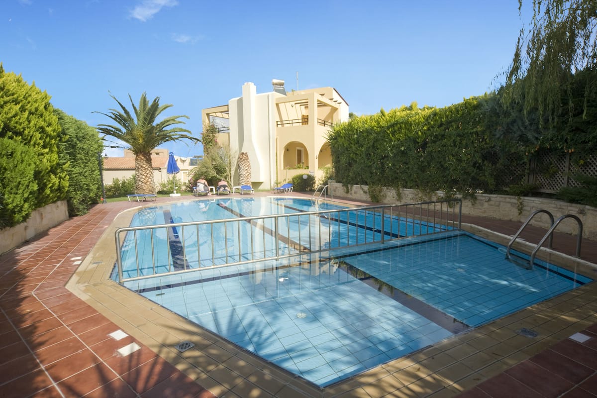 5 outdoor pools