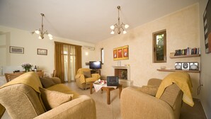 Flat-screen TV, fireplace - Aloni Villas (Rethymno)