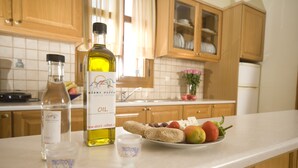 Espresso maker, coffee/tea maker, full-sized fridge, microwave - Aloni Villas (Rethymno)