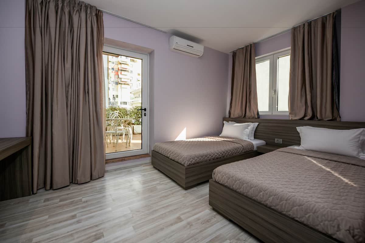 Suite | Pillowtop beds, minibar, in-room safe, desk