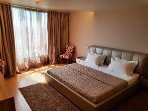 Deluxe Double Room | Pillow-top beds, minibar, in-room safe, desk - Sky Tower (Tirana)