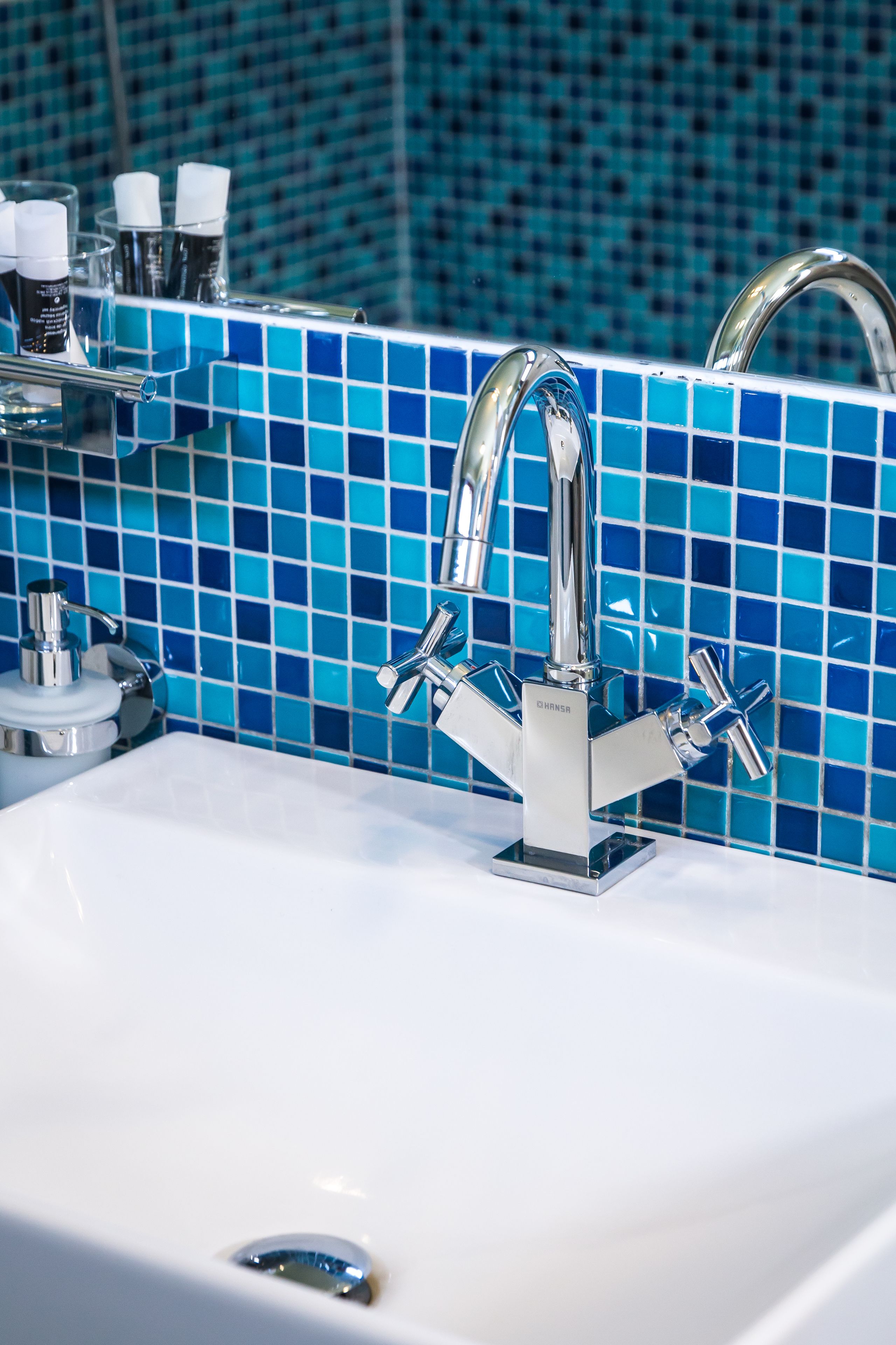 double room, 1 king bed | bathroom sink