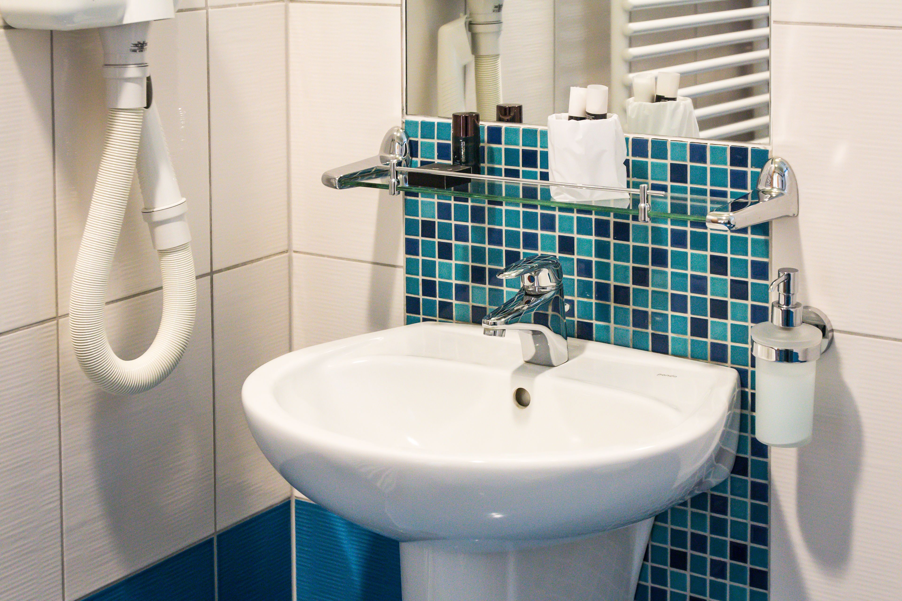 single room | bathroom amenities | free toiletries, hair dryer, towels