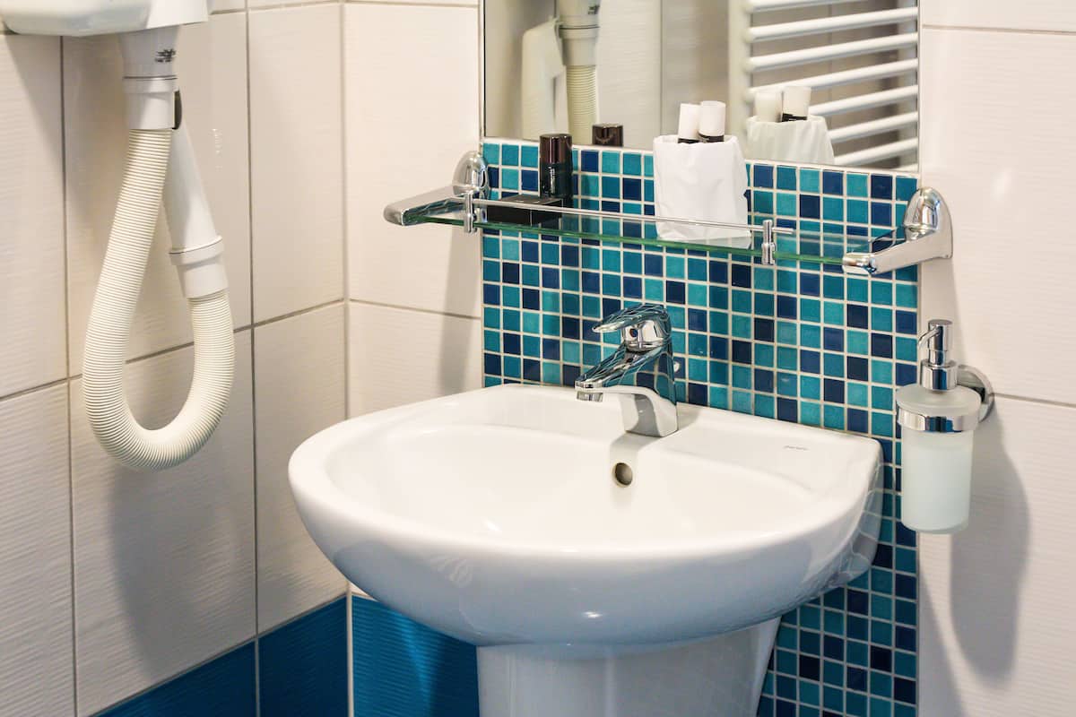 single room | bathroom amenities | free toiletries, hair dryer, towels