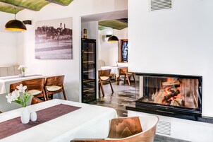 Lunch and dinner served, Regional cuisine