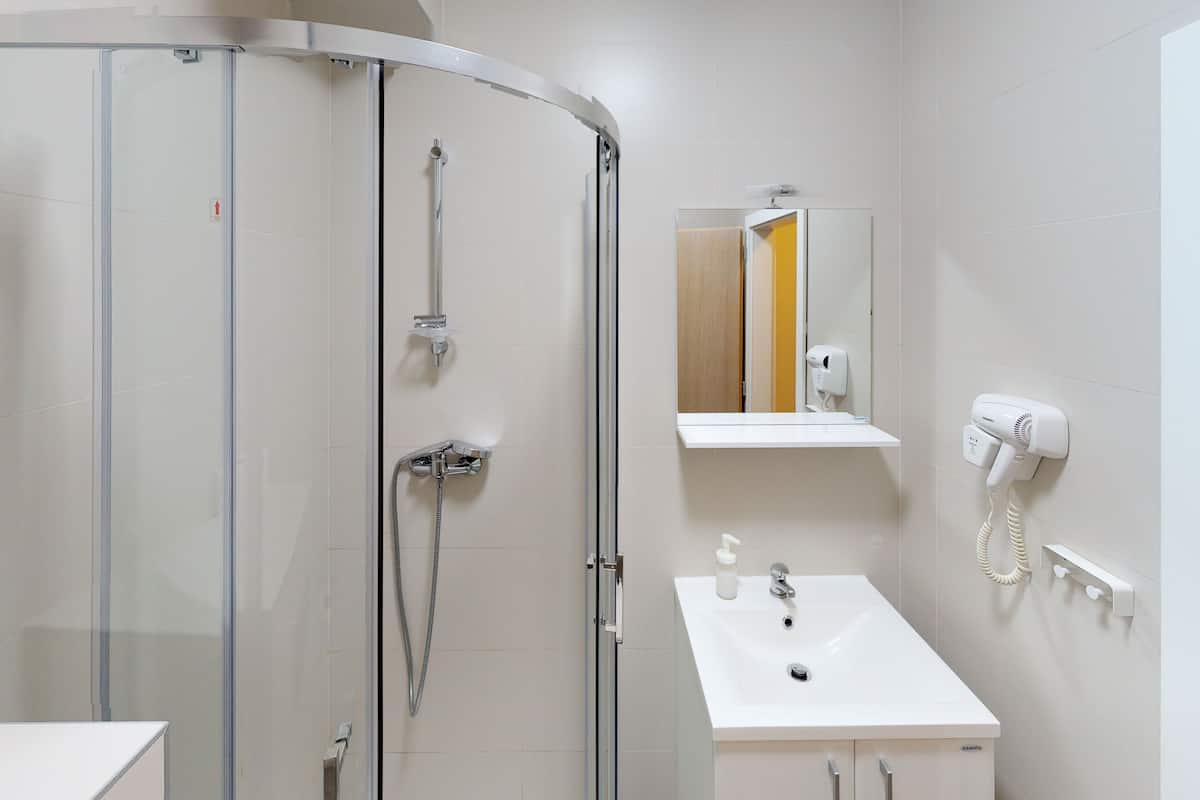 family room, balcony, sea view | bathroom | shower, hair dryer, towels