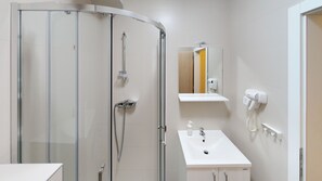 Family Room, Balcony, Sea View | Bathroom | Shower, hair dryer, towels - Hotel Belveder (Pag)