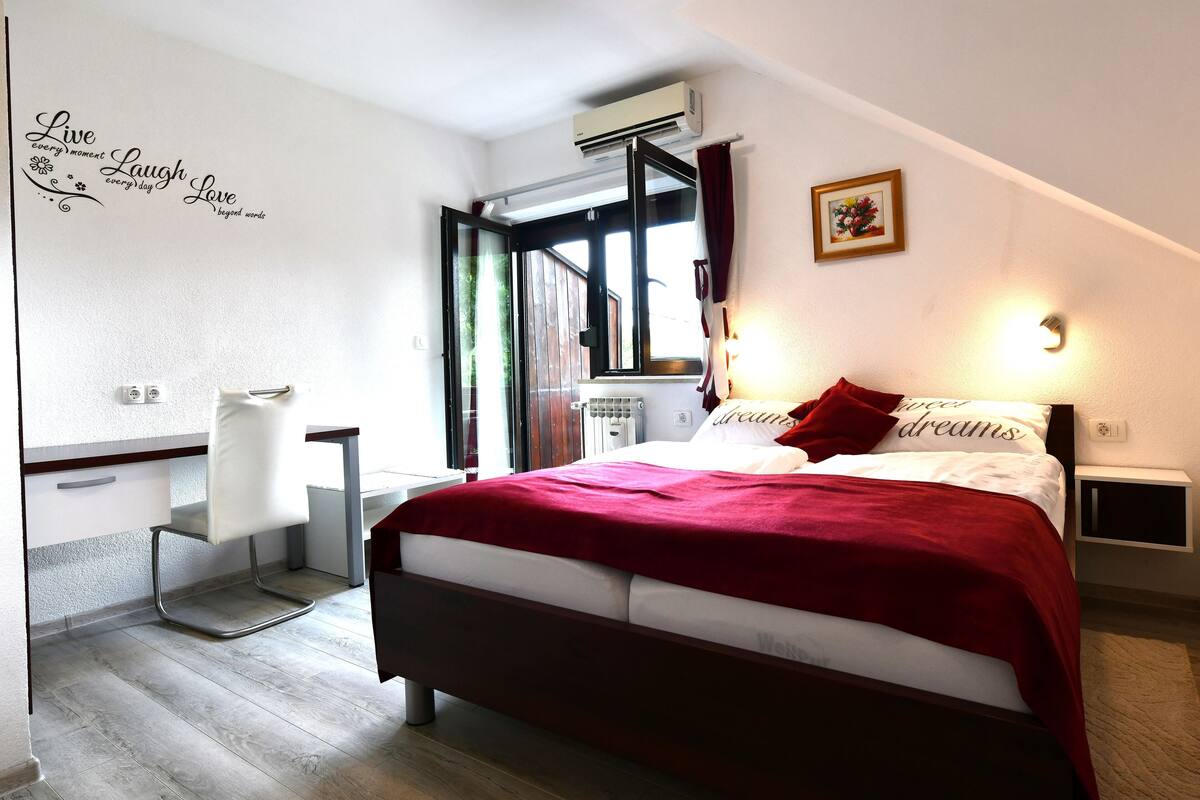 Superior Apartment (Studio 2)