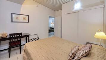 Standard-Apartment, 2 Schlafzimmer | Zimmersafe, Schreibtisch, laptopgeeigneter Arbeitsplatz