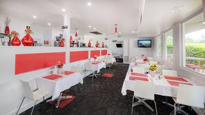 Cooked-to-order breakfast for a fee on weekdays - Route 66 Motor Inn (Emerald)