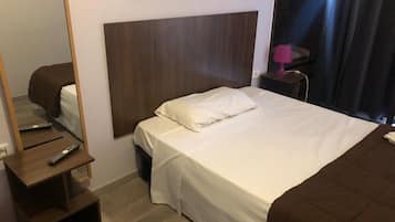 Basic Double Room Single Use | 1 bedroom, desk, laptop workspace, blackout drapes