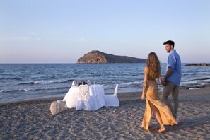 2 restaurants, breakfast served - Thalassa Beach Resort - Adults Only (Chania)
