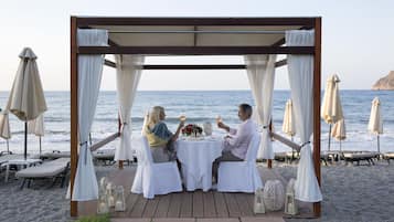 2 restaurants, breakfast served