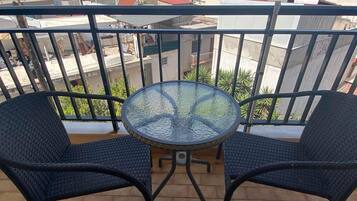 Apartment, 1 Schlafzimmer | Zimmersafe, Zustellbetten, kostenloses WLAN, Bettwäsche