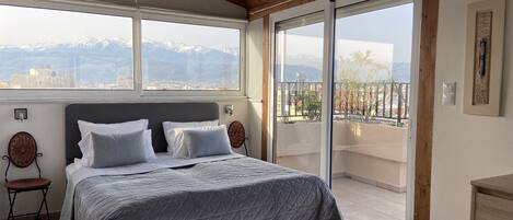 Penthouse panorámico, 1 habitación, vista al océano | Caja de seguridad en la habitación, camas extra y wifi gratis