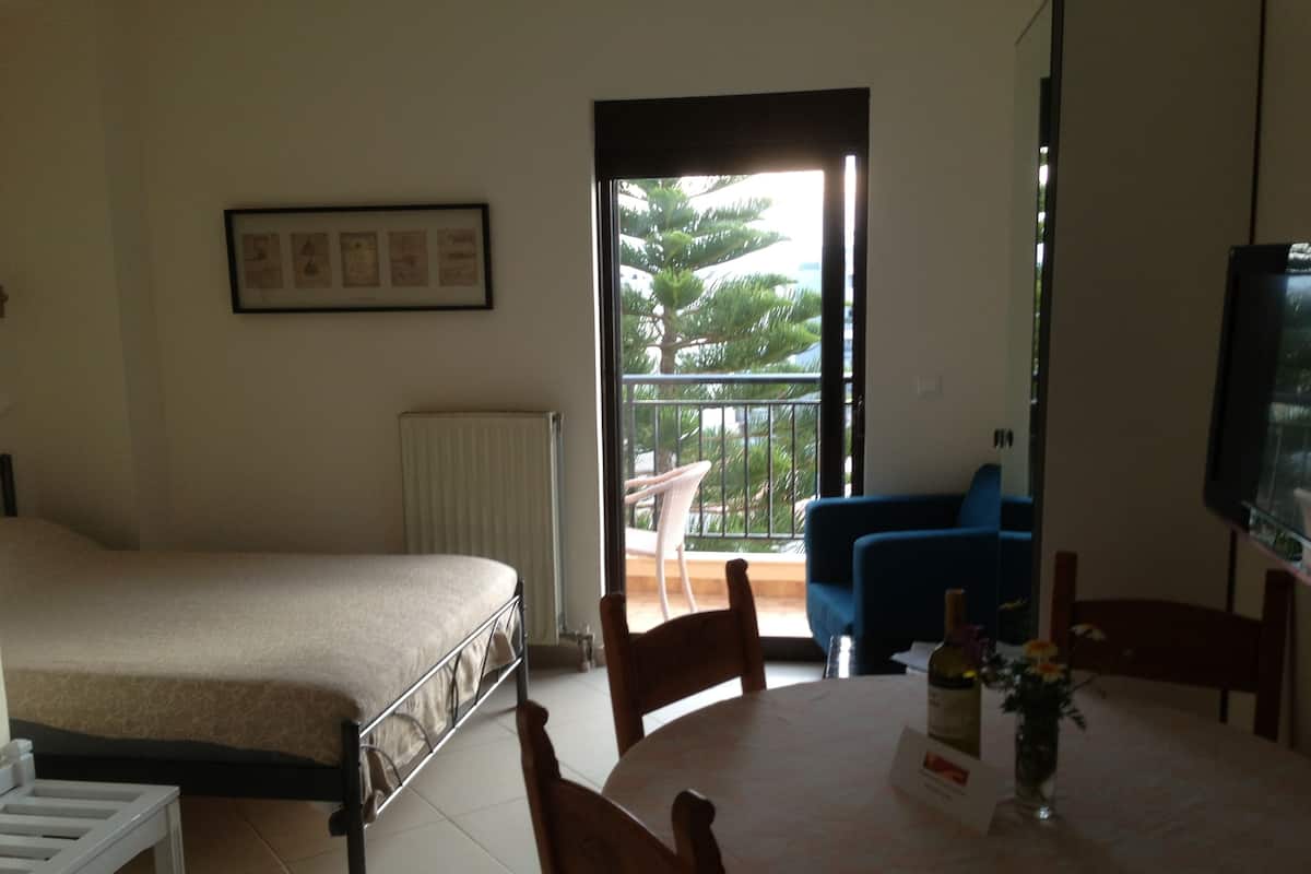 Apartment, 1 Bedroom | Ruang tamu | TV skrin rata