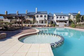 Outdoor pool, open 6 AM to 10 PM, pool umbrellas, sun loungers - Devonvale Golf & Wine Estate (Stellenbosch)